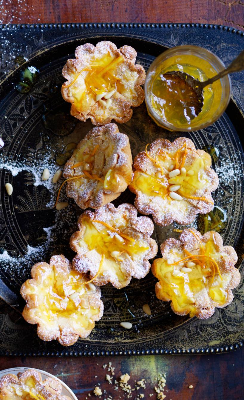 Pinienkern-Ricottatörtchen mit Orangenmarmelade