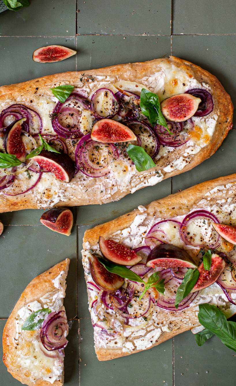 Pinsa mit Zwiebeln & Feigen