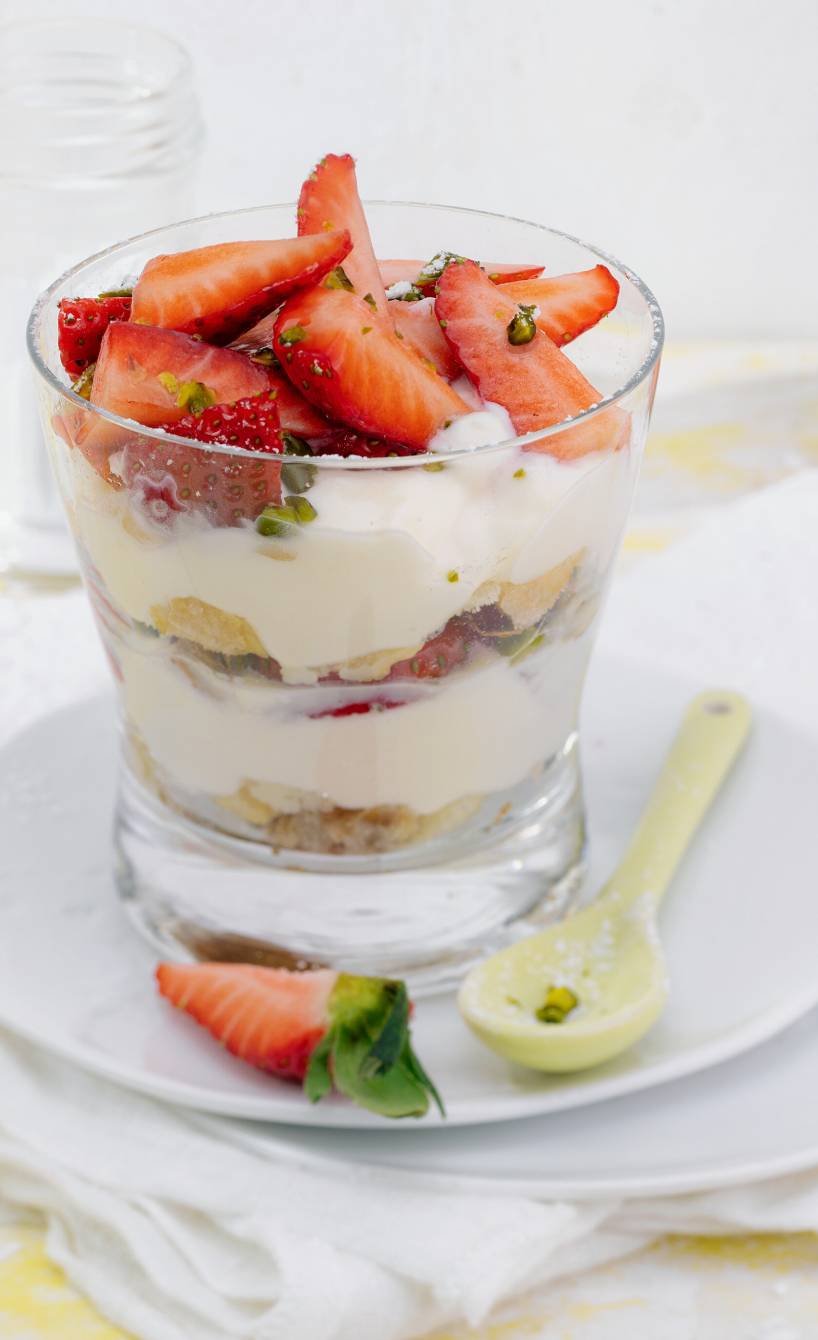 Pistazien-Erdbeer-Schichtdessert