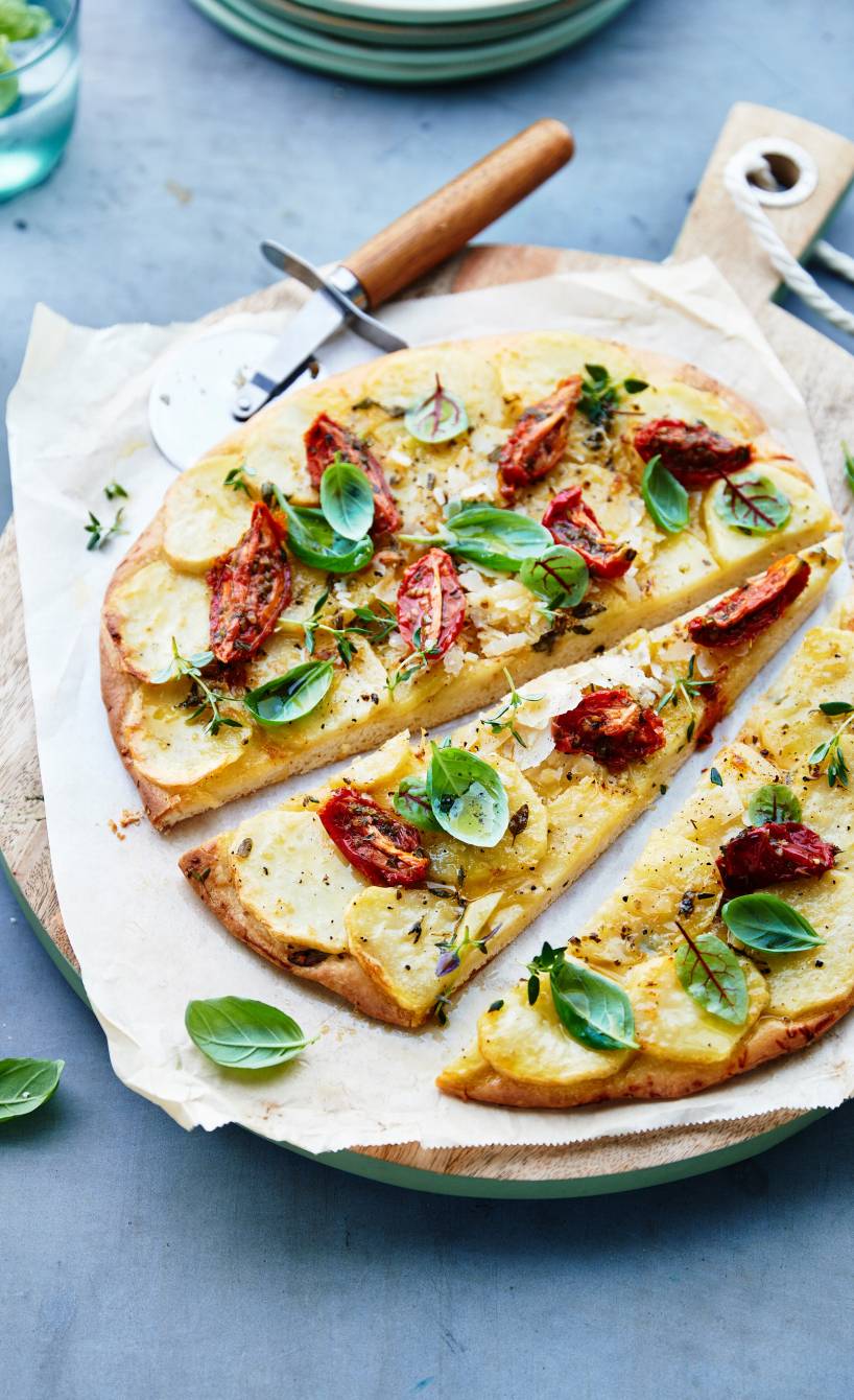 Pizza bianca mit Kartoffeln & Tomaten