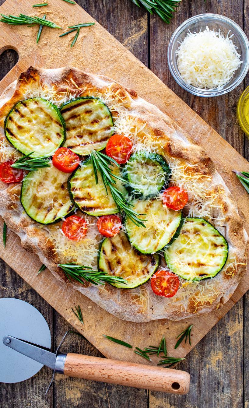 Pizzafladen mit gegrillter Zucchini