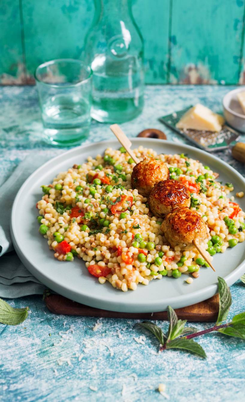 Putenhackbällchen mit Minz-Erbsen-Pasta