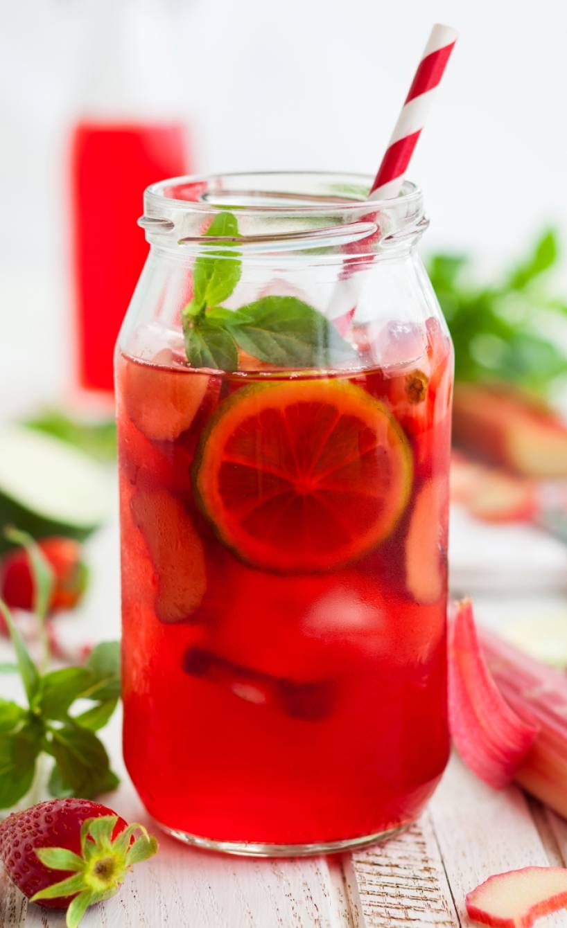 Rhabarber-Erdbeer-Limonade