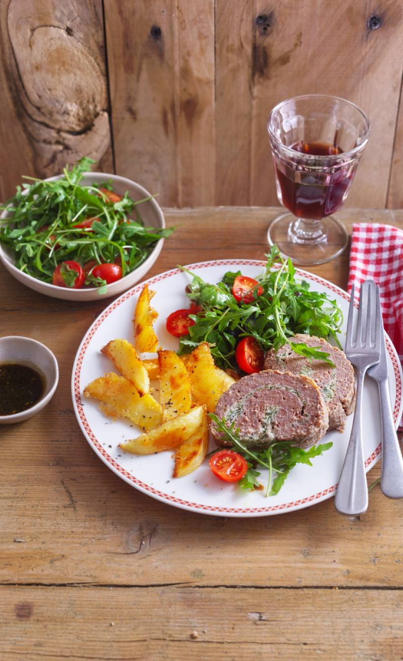 Ricotta-Hackrollbraten mit Parmesan-Kartoffelspalten