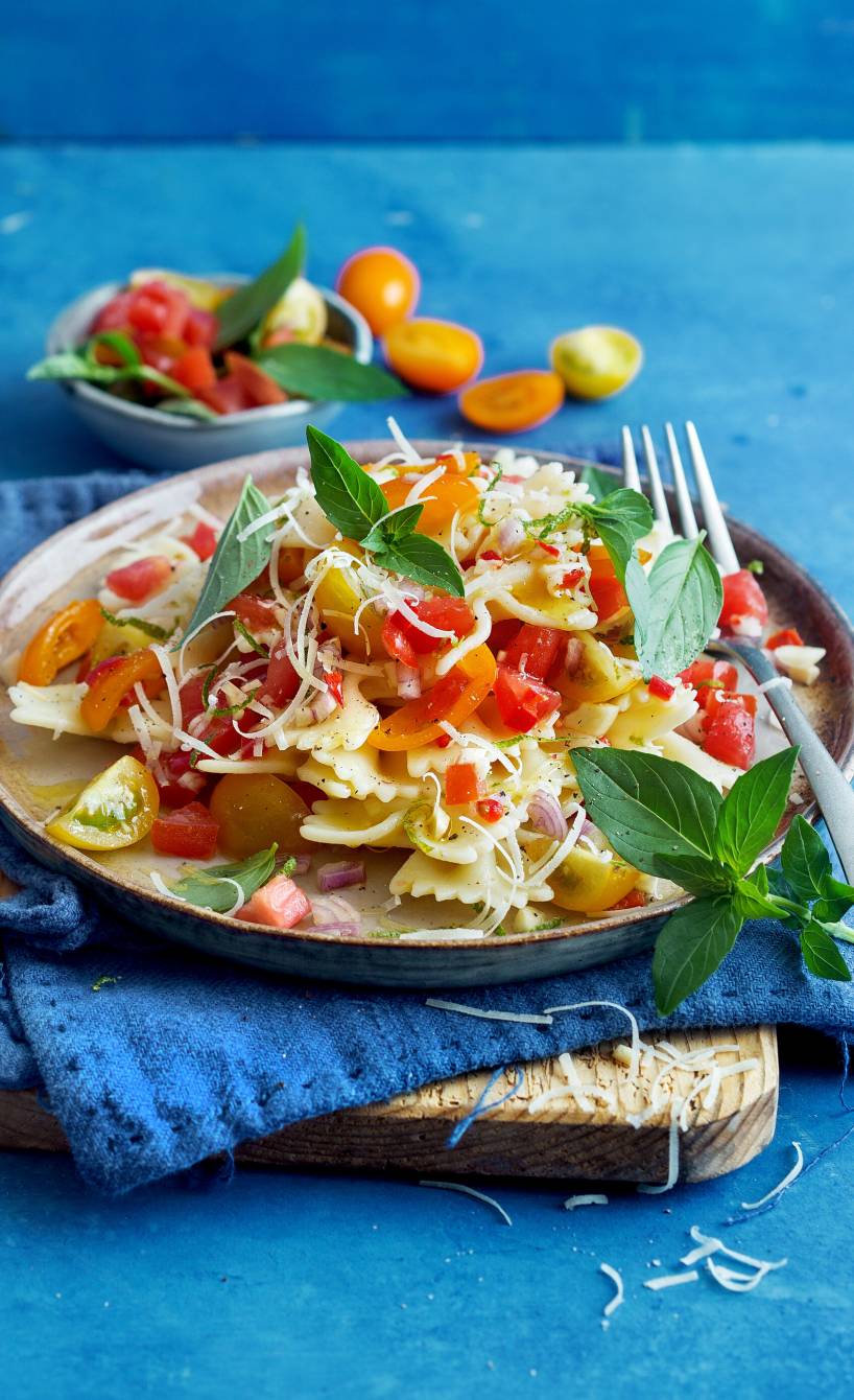 Schnelle Sommerpasta mit kalter Tomatensoße