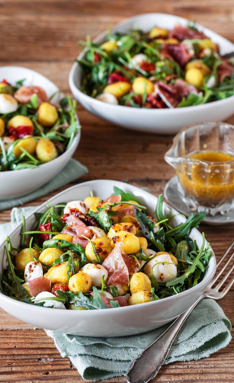 Schneller Salat mit gebratenen Gnocchi