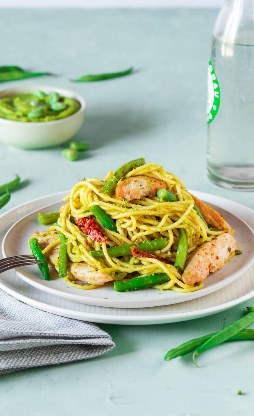 Spaghetti mit Bohnenpesto und Hähnchen