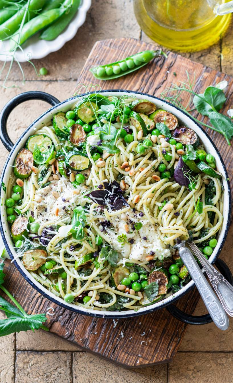 Spaghetti mit Erbsen und gerösteten Zucchini