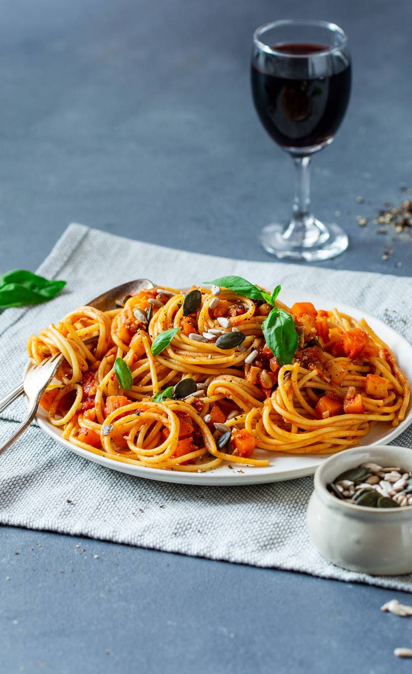 Spaghetti mit veganer Kern-Bolognese