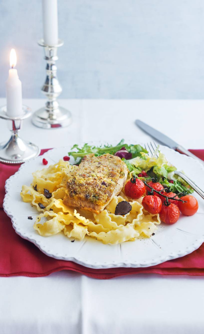 Steinbeißerfilet mit Maronenhaube, Trüffel-Mafaldine und karamellisierten Kirschtomaten