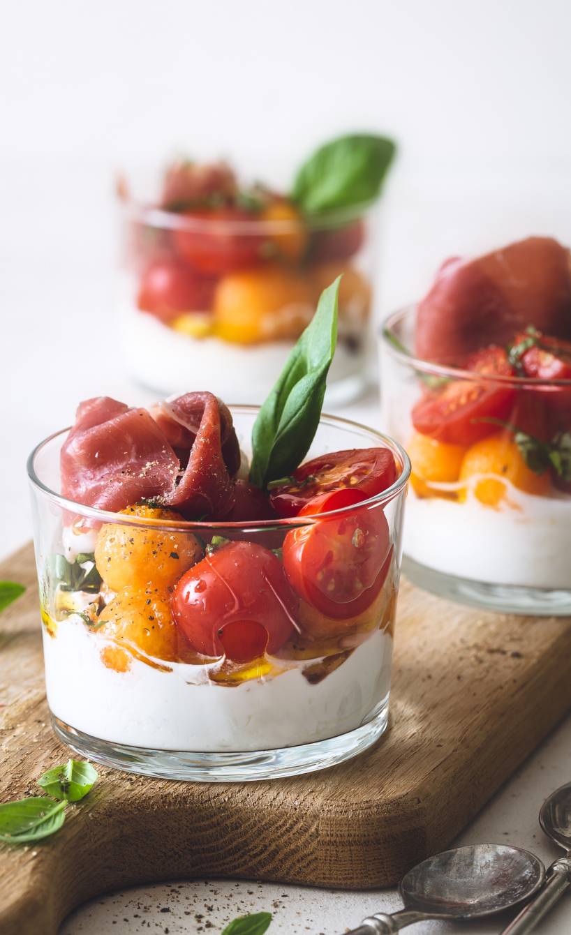 Tomaten-Melonensalat mit Parmaschinken