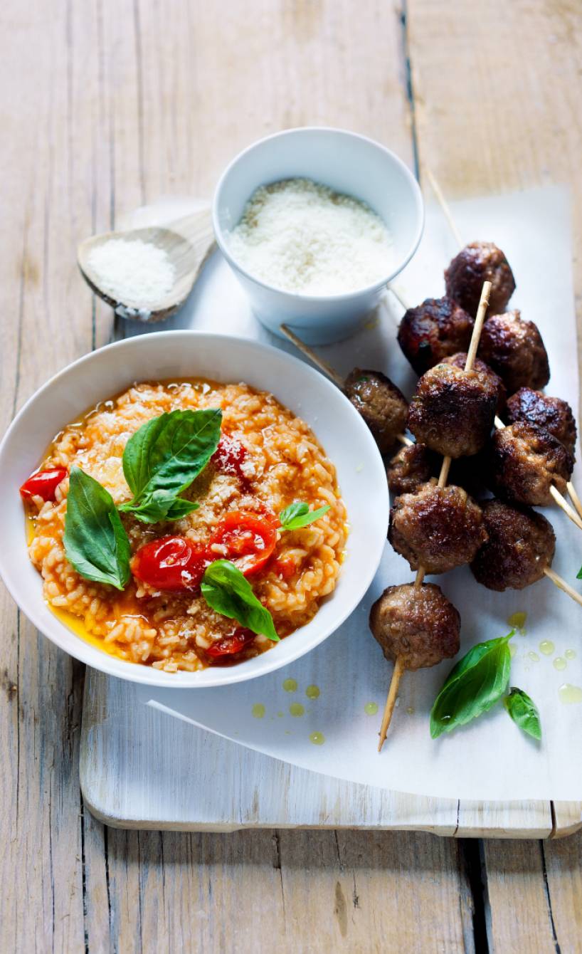 Tomatenrisotto mit Lammhackspießchen