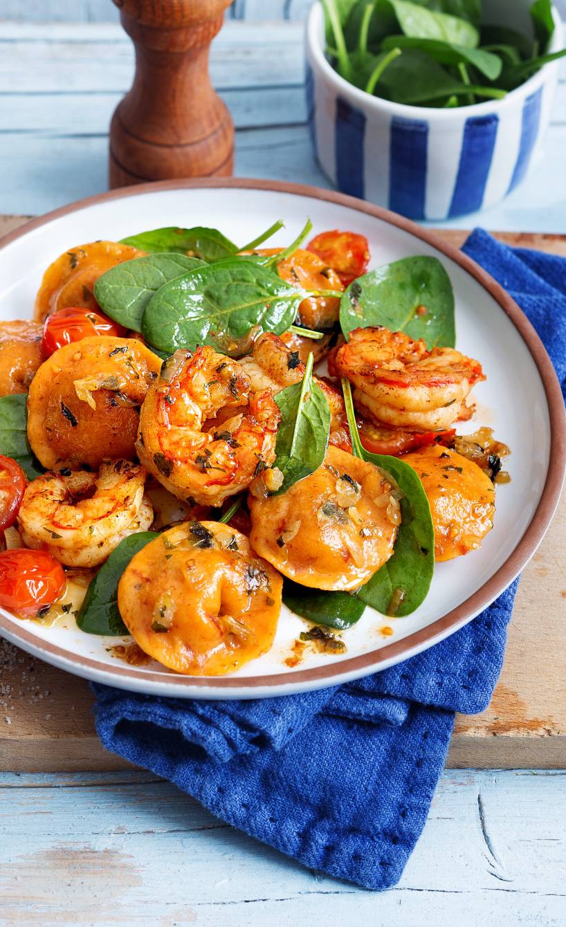 Tomatentortellini in Petersilienbutter mit Garnelen
