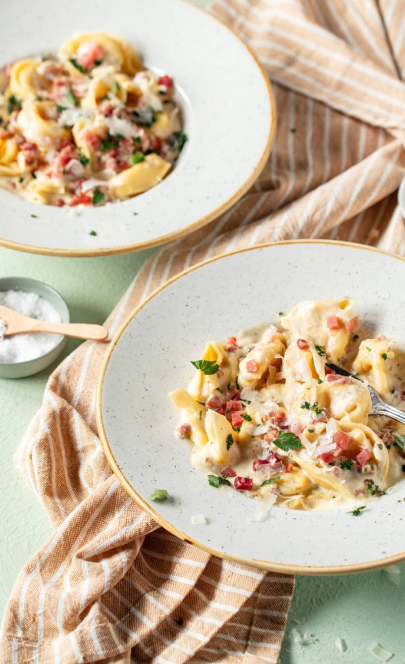 Tortellini mit cremiger Pancettasoße Tortellini mit cremiger Pancettasoße