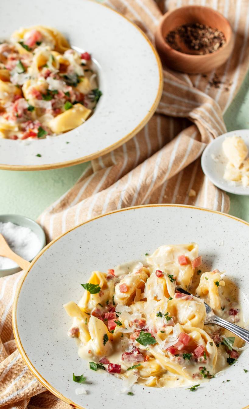 Tortellini mit cremiger Pancettasoße
