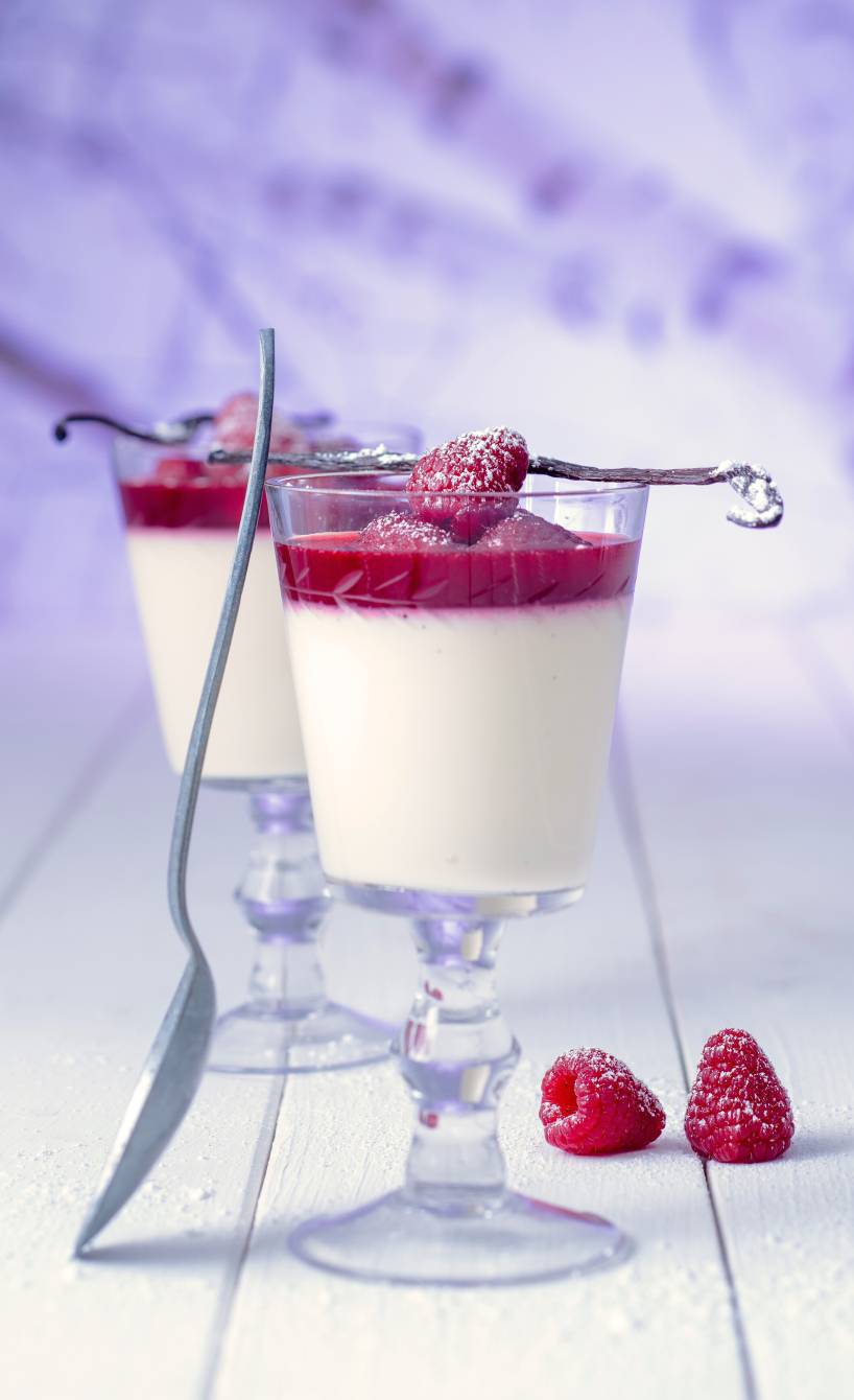 Vanille-Pannacotta mit Himbeergelee