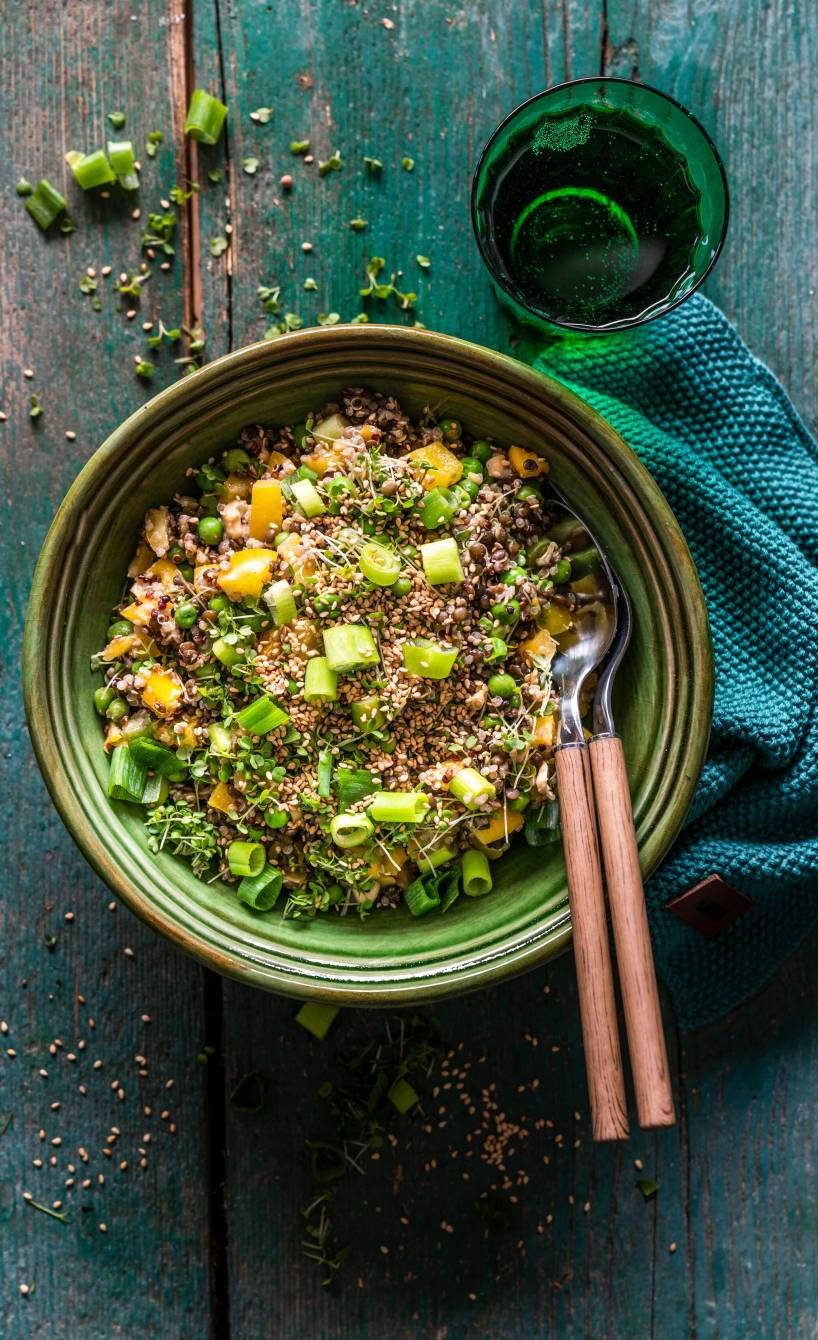 Veganer Quinoa-Linsen-Salat