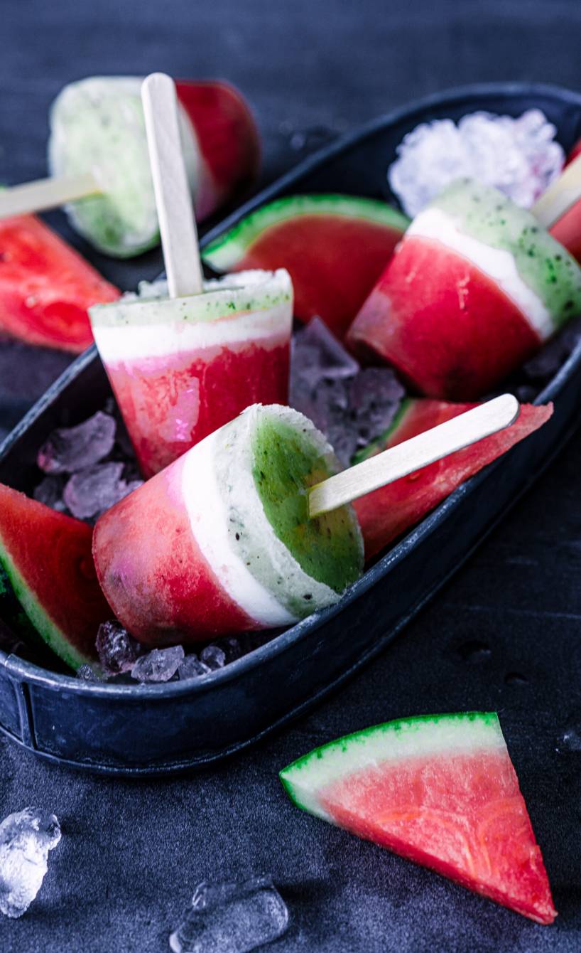 Wassermeloneneis am Stiel