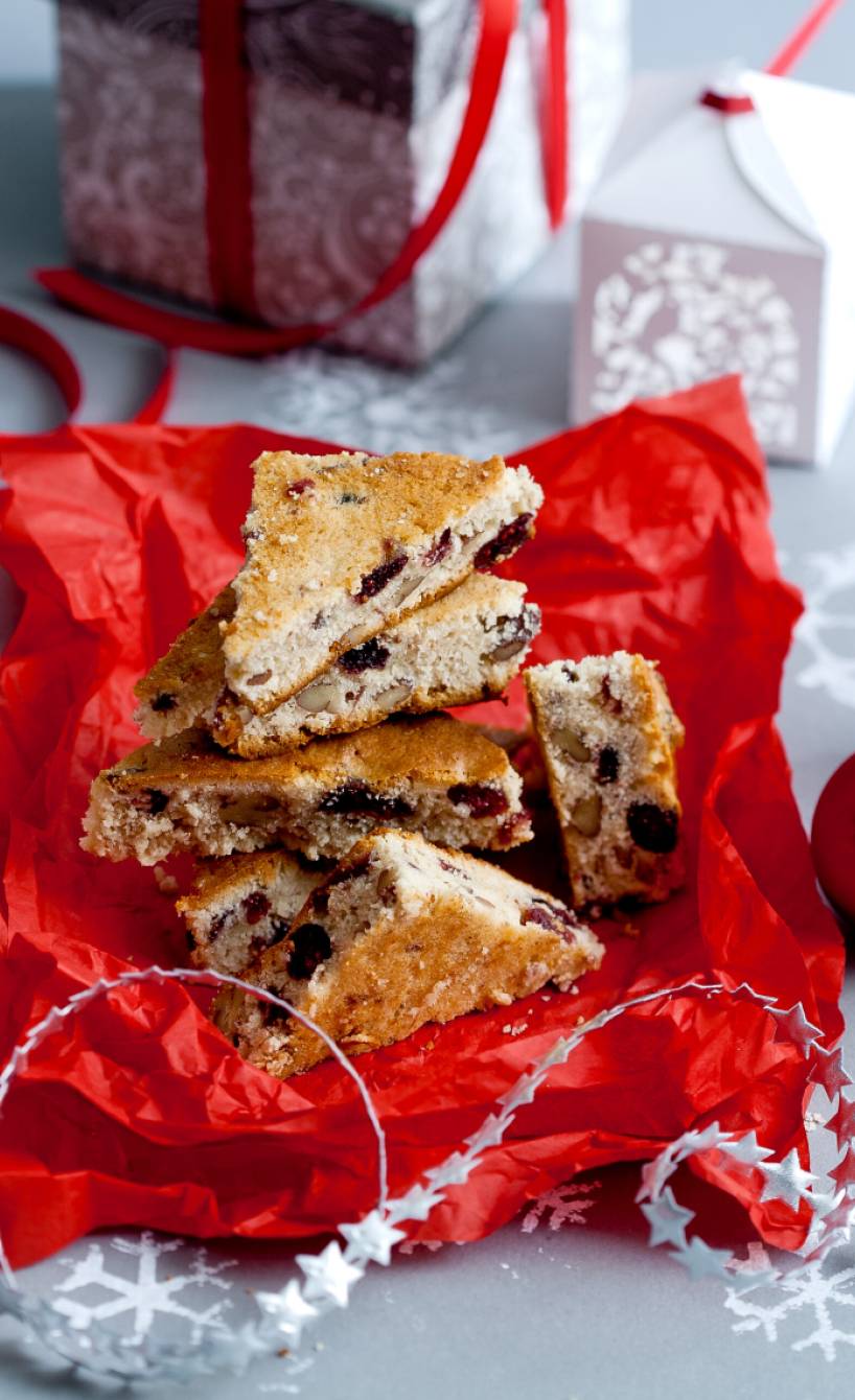 Weiße Cranberry-Nussecken