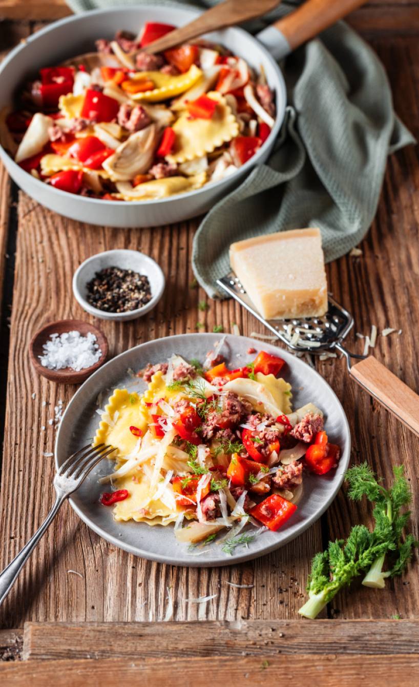 Schnelle Ravioli-Salsicca-Pfanne – würzig und lecker! | SoIsstItalien