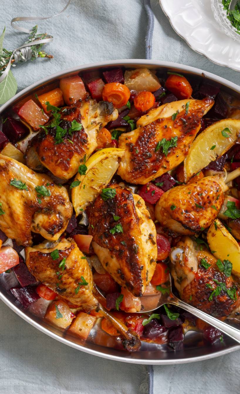 Zitronen-Majoran-Huhn auf Wurzelgemüse