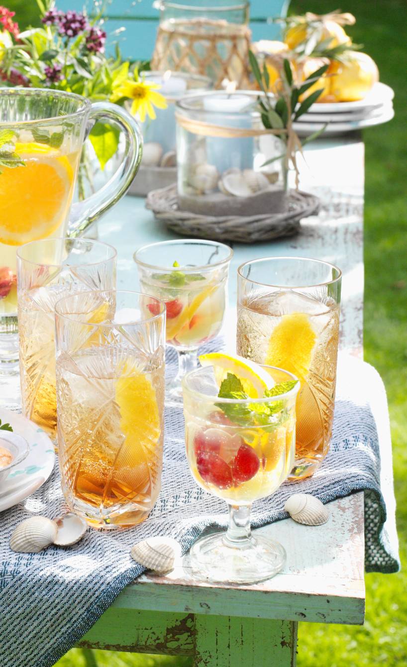 Zitronendrink mit Trauben