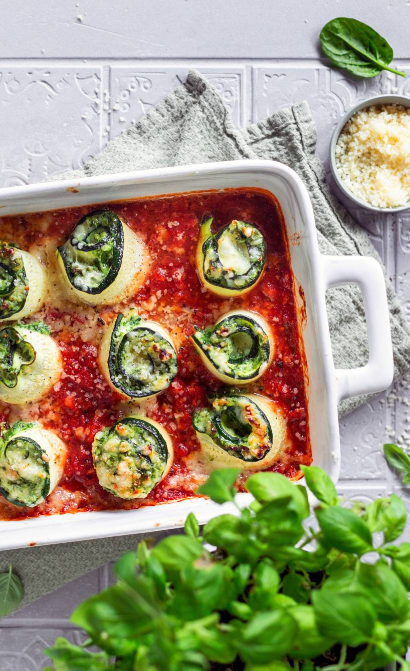 Zucchini-Cannelloni in Tomatensoße