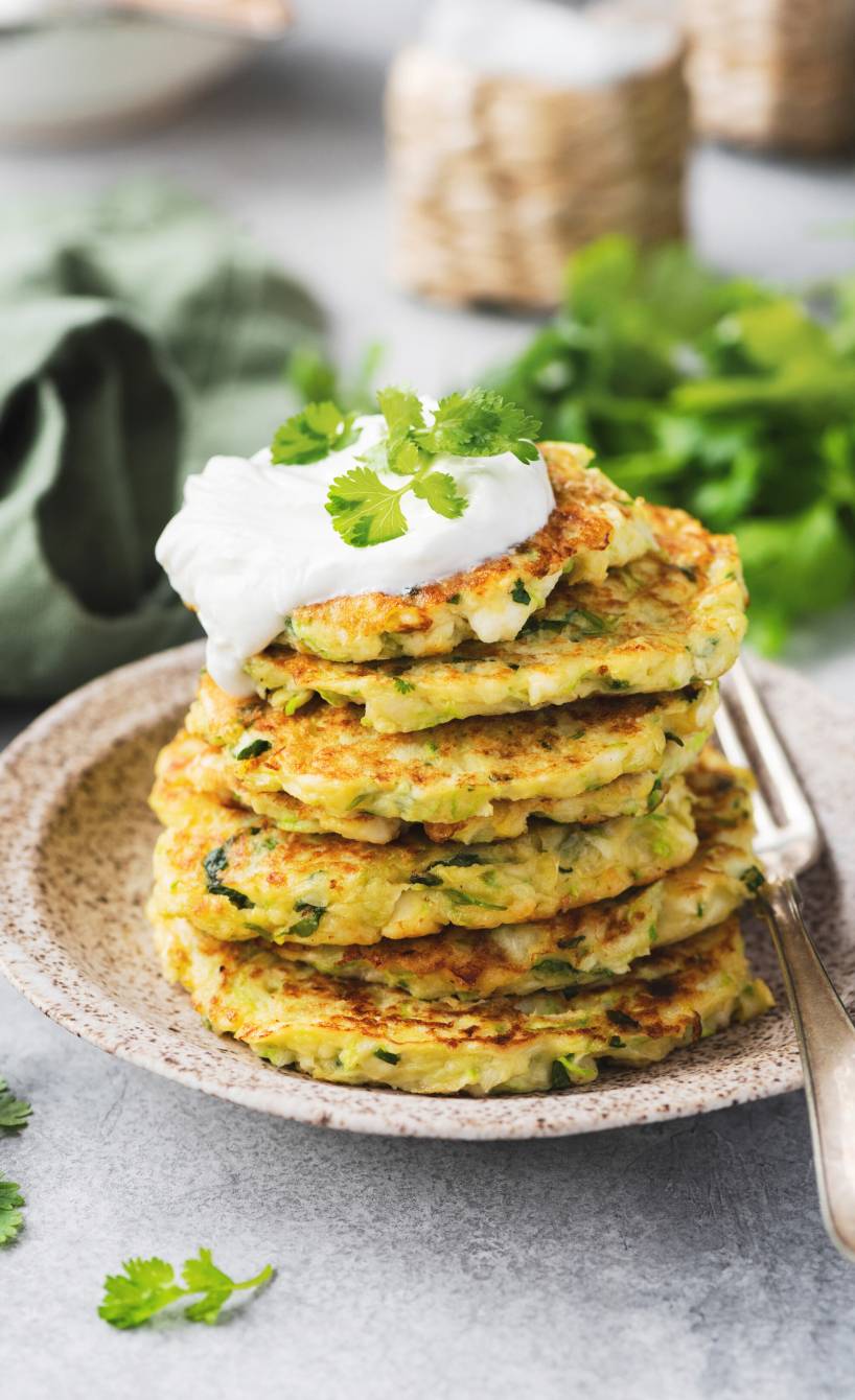 Zucchinipuffer mit würziger Ziegenfrischkäsecreme