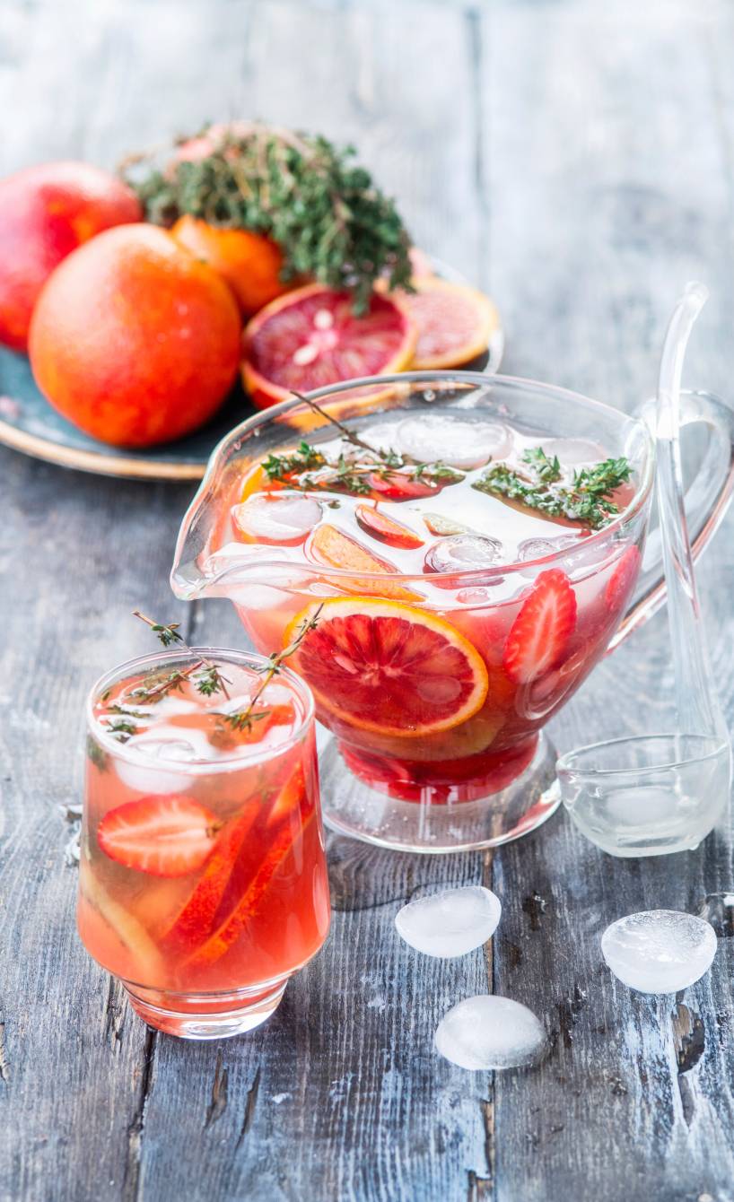 Blutorangen-Erdbeer-Limonade mit Thymian