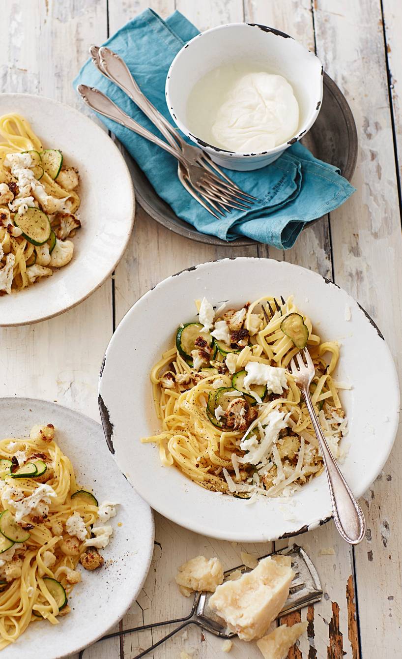 Cremige Pasta mit geröstetem Blumenkohl und Burrata