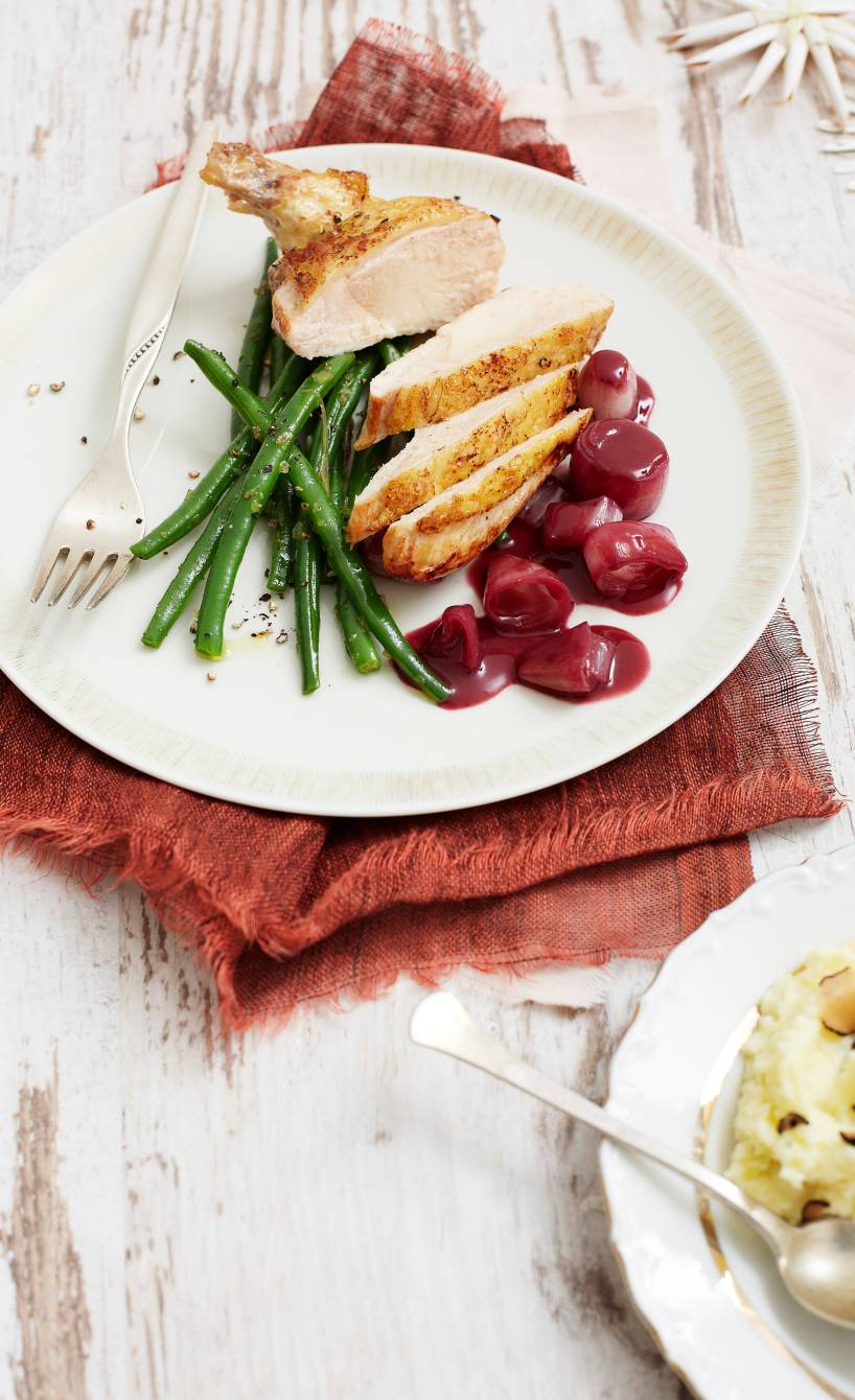 Gebratene Maishähnchenbrust mit Bohnen, Rotweinschalotten und Trüffelkartoffelstampf