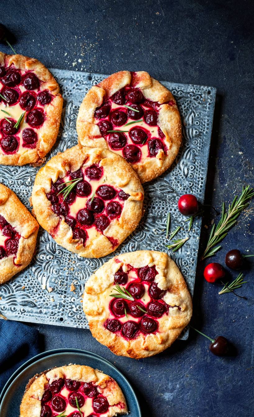 Kleine Rosmarin-Kirsch-Crostate