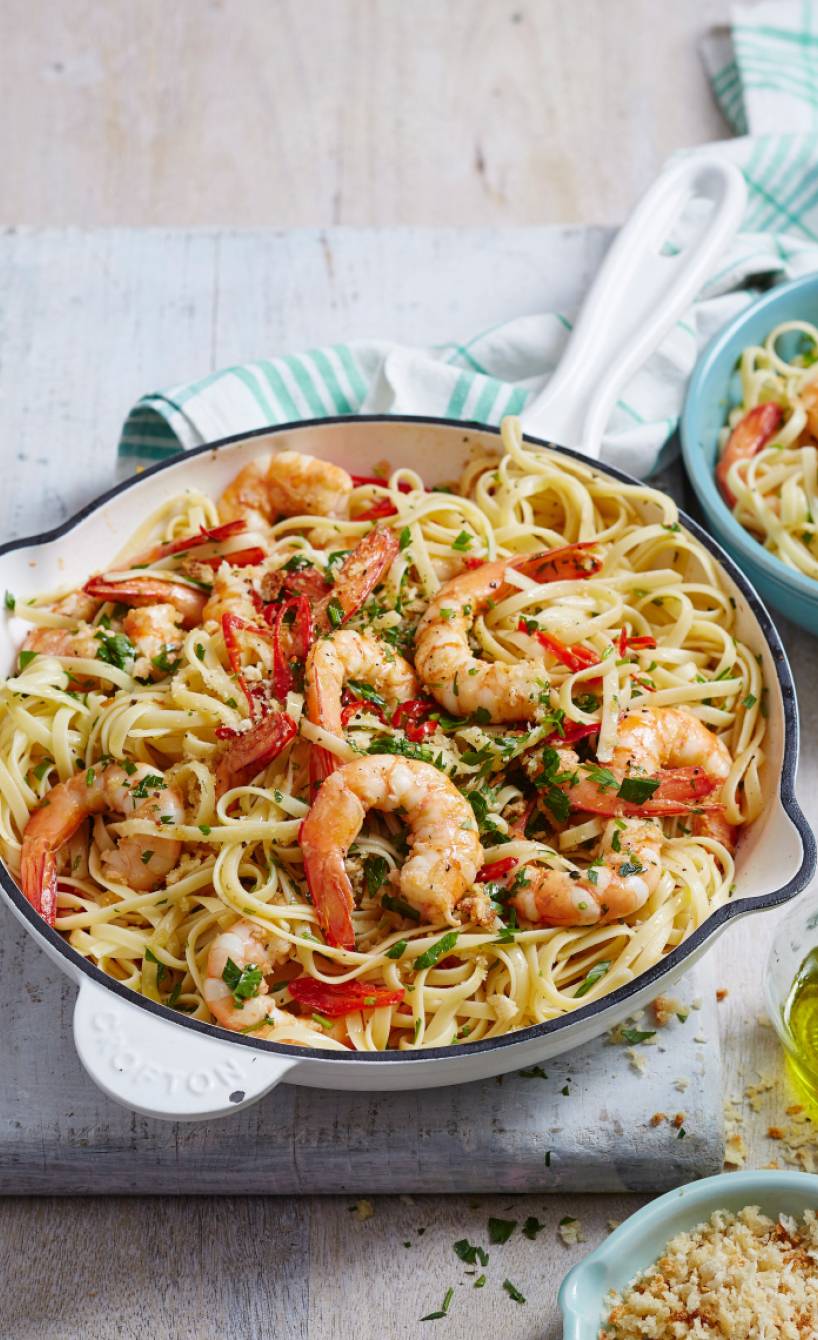 Linguine mit Garnelen und Parmesanbröseln