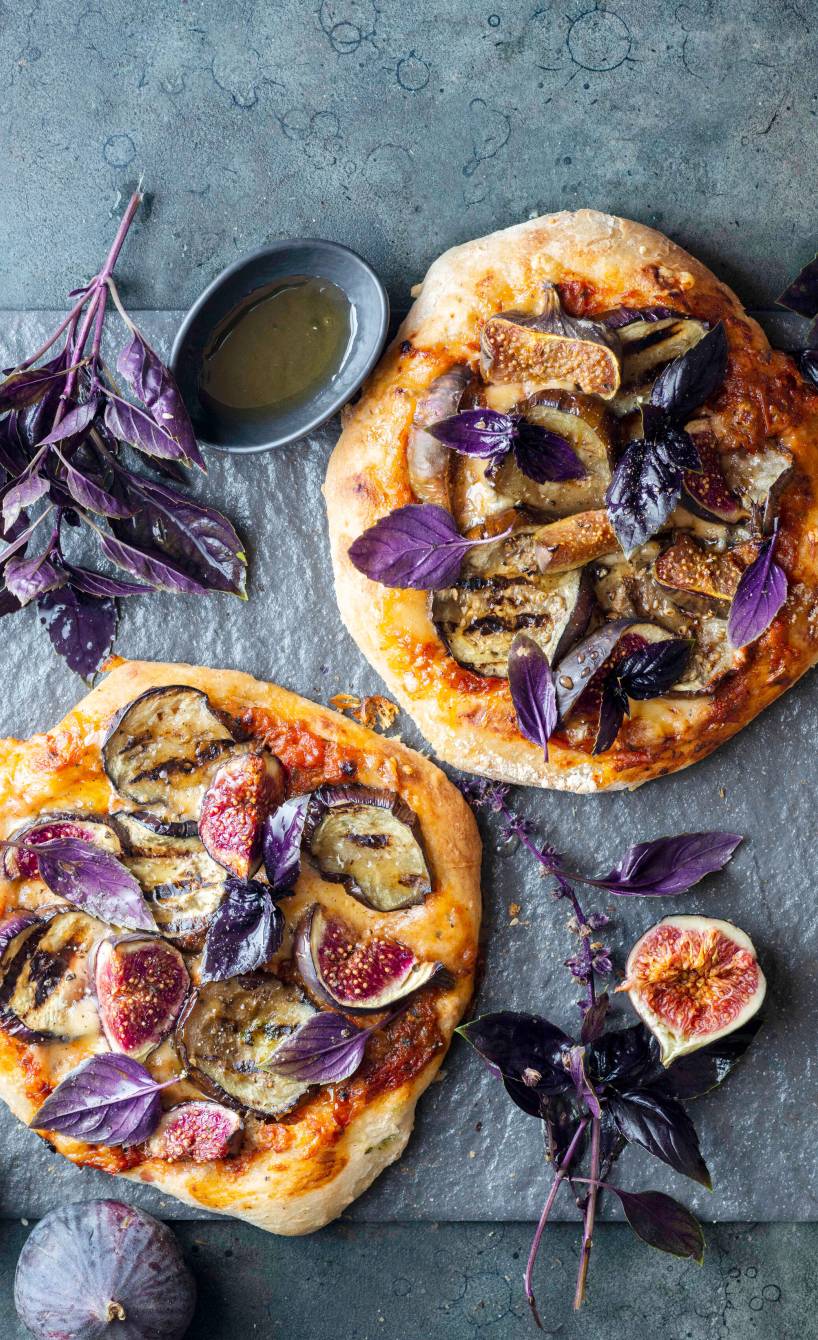 Minipizza mit Auberginen und Feigen