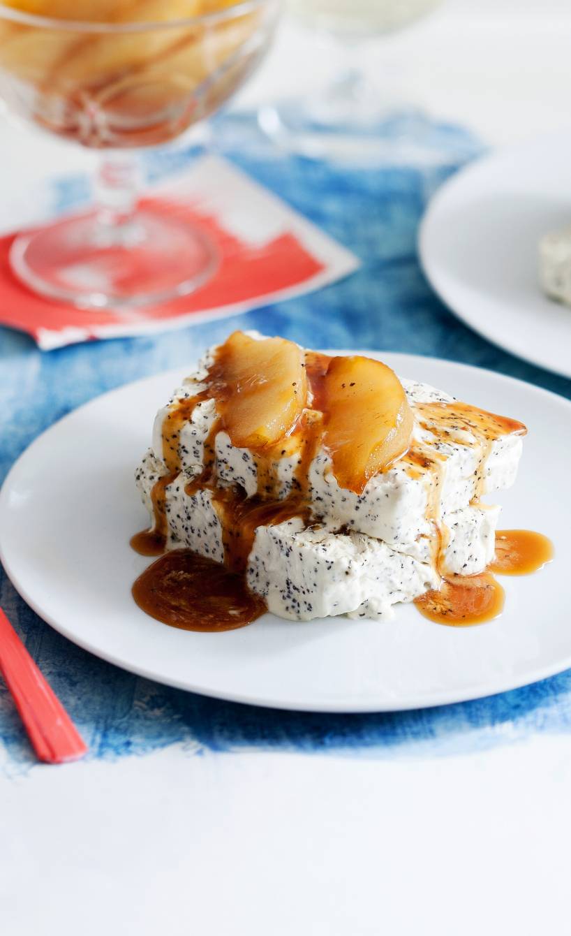 Mohn-Semifreddo mit Birnenkompott