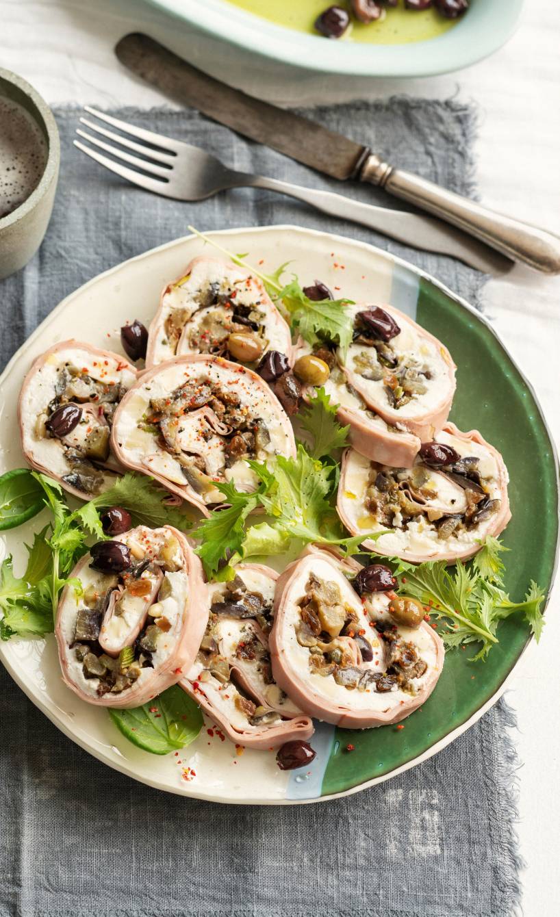 Mortadella-Röllchen mit Mozzarella-Gemüse-Füllung