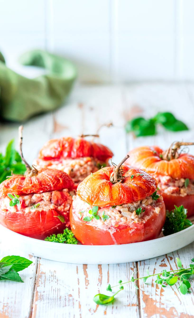 Ofentomaten mit Hähnchen-Bulgur-Füllung