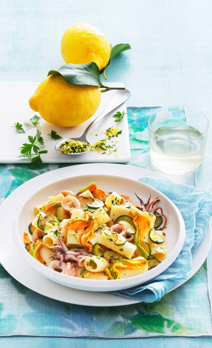 Rigatoni mit Calamaretti und Zucchini