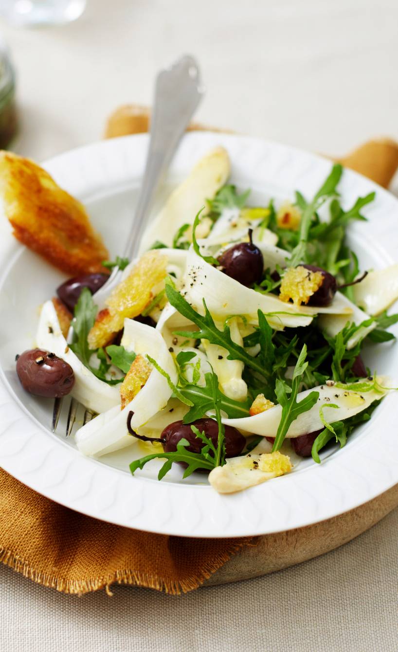 Roher Spargelsalat mit Rucola &amp; Oliven Rezept | SoIsstItalien