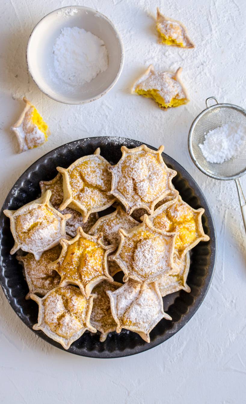 Sardische Safran-Ricotta-Küchlein