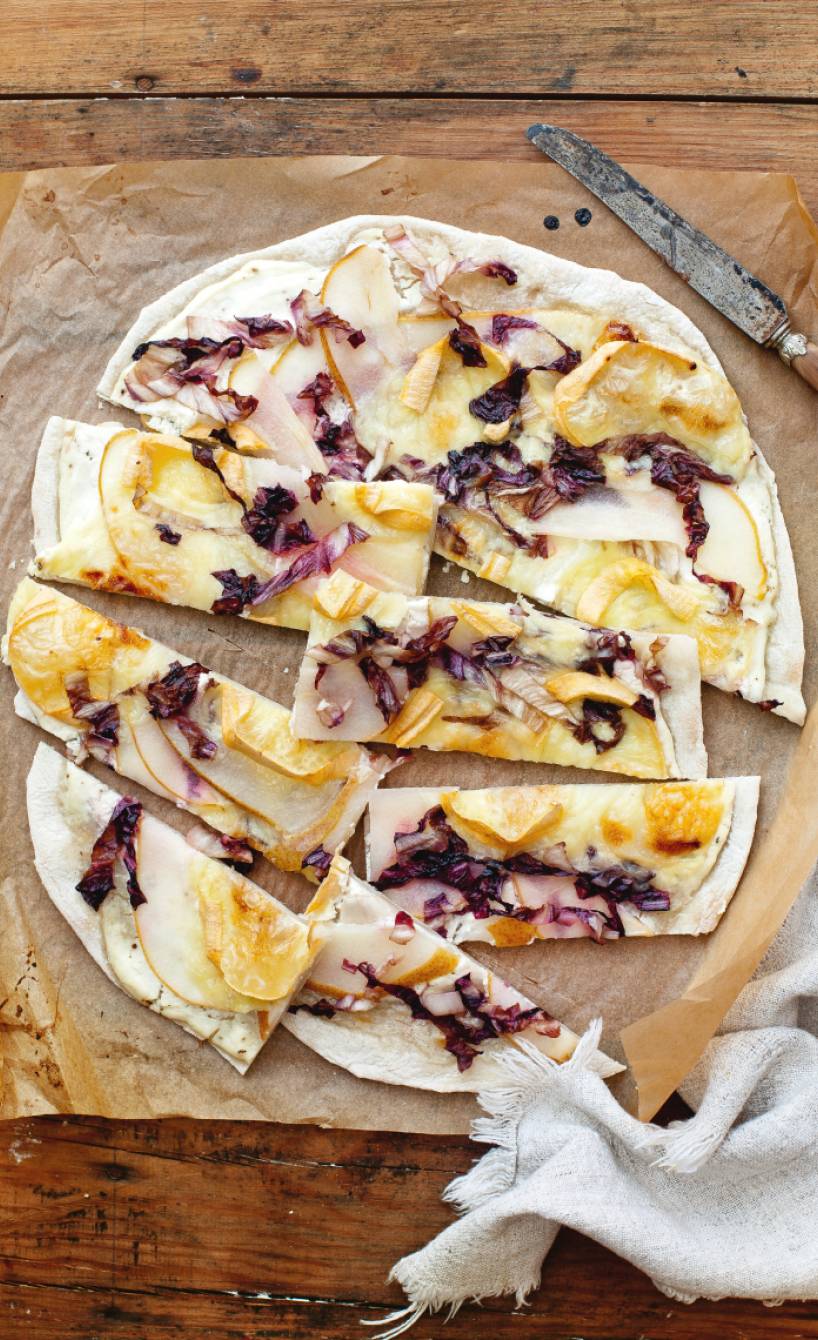 Weiße Pizza mit Birne & Radicchio