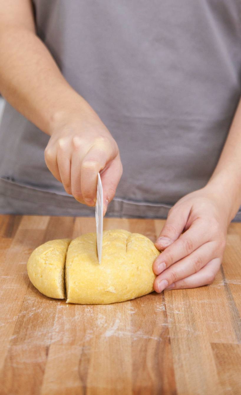 Maccheroni selber machen, Schritt 4: Den Teig in kleine Portionen teilen