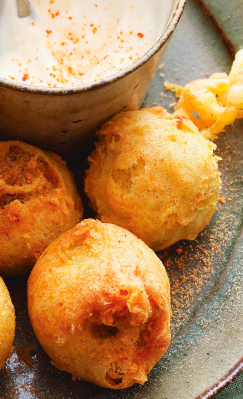 Arancini auf einem Teller