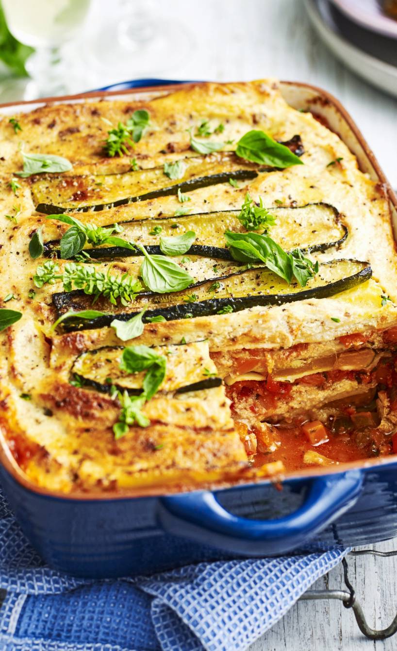 Vegetarische Lasagne auf einem Tisch