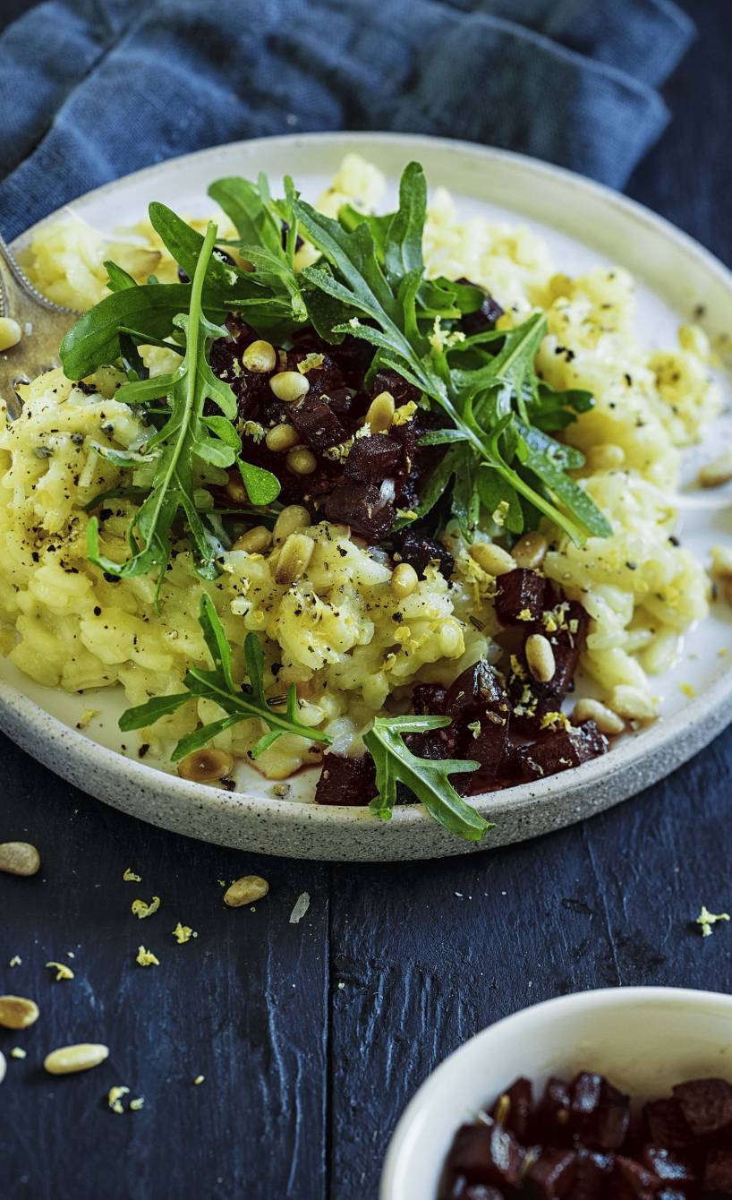 Risotto aus Risottoreis auf einem Tisch