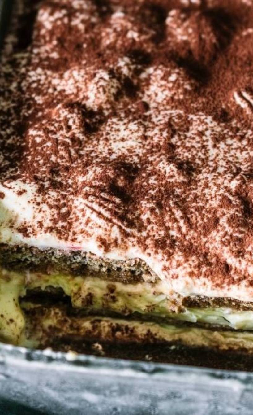 Tiramisu auf einem Tisch