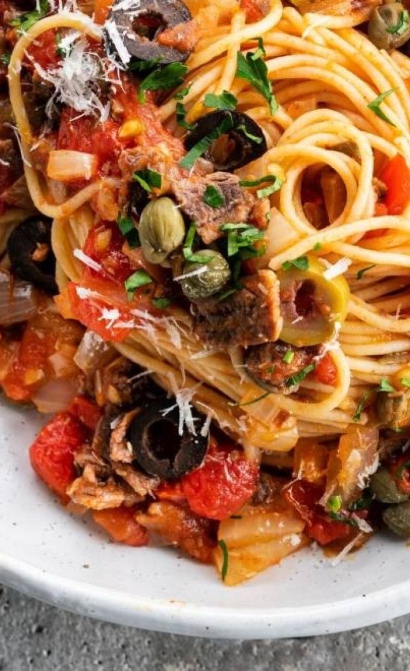 Spaghetti in einem tiefen Teller