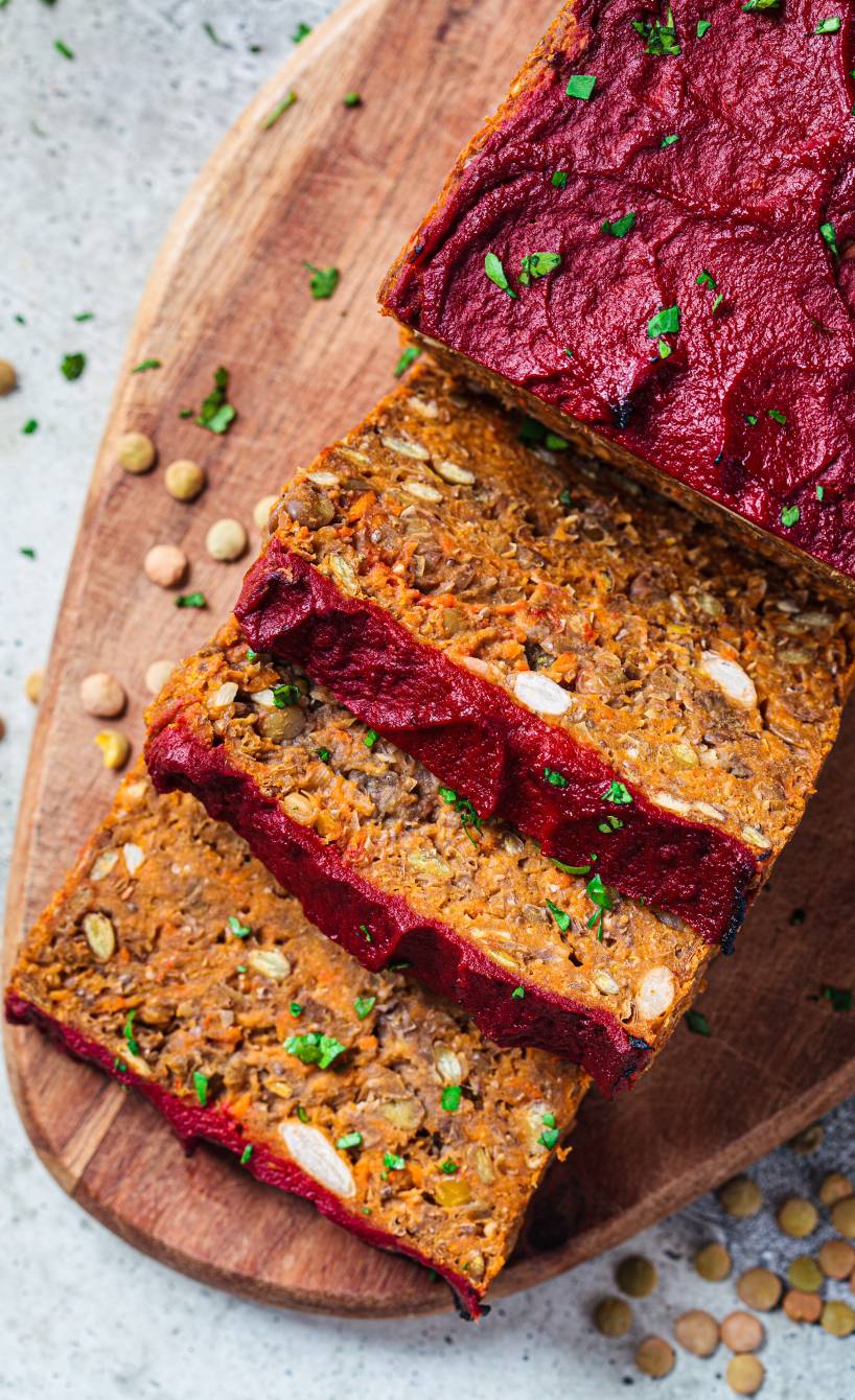 Veganer Linsen-Nussbraten mit Pilzen für Weihnachten