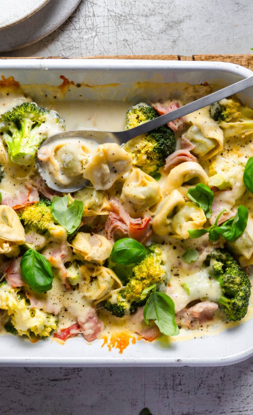 Tortellini-Brokkoli-Auflauf mit Schinken & Sahnesoße