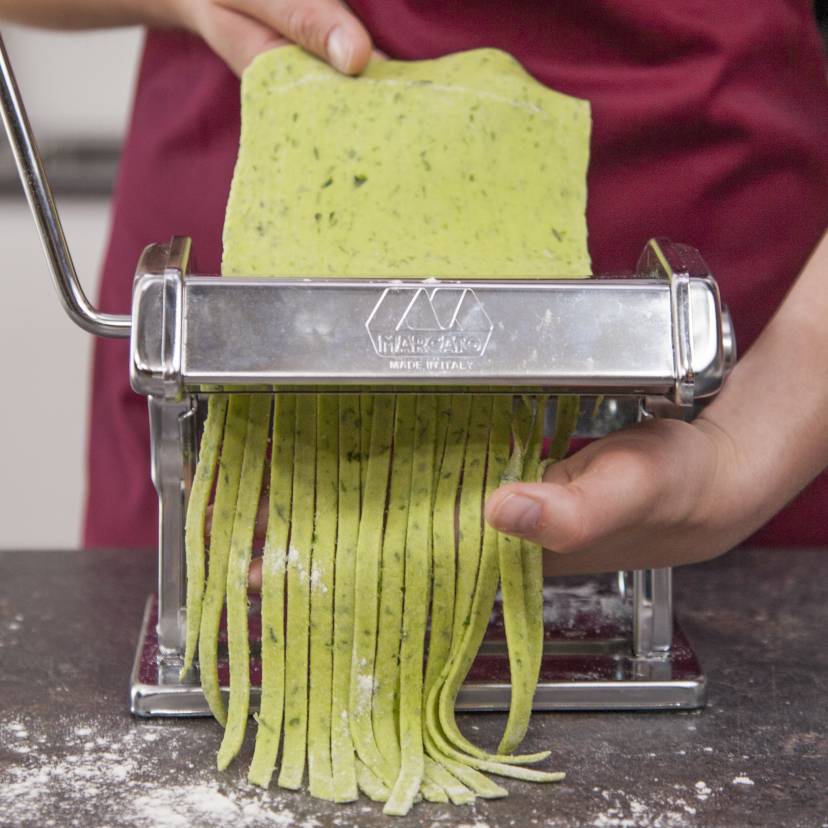 Grüne Tagliatelle selber machen